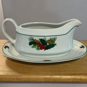 KOPIN Festive White Gravy Boat with Holly Design